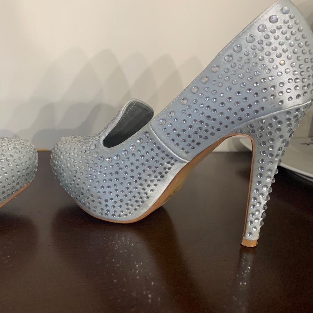 Heels - Picture 5 of 11